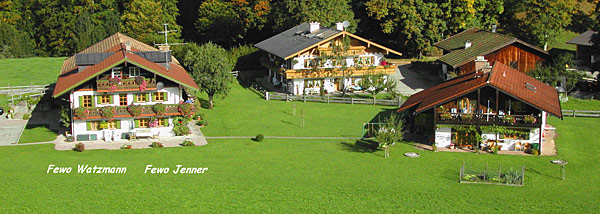 Das Haupthaus und das Nebenhaus mit den Ferienwohnungen